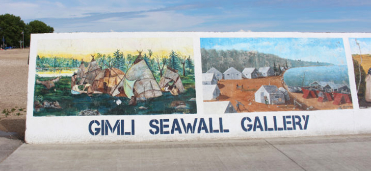 Gimli Seawall Gallery in Gimli, Manitoba, photo by Destinations, Detours and Dreams