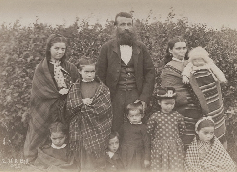 Unidentified Métis family (probably at Osnaburgh House, Ontario) | Photo: Robert Bell, Library and Archives Canada