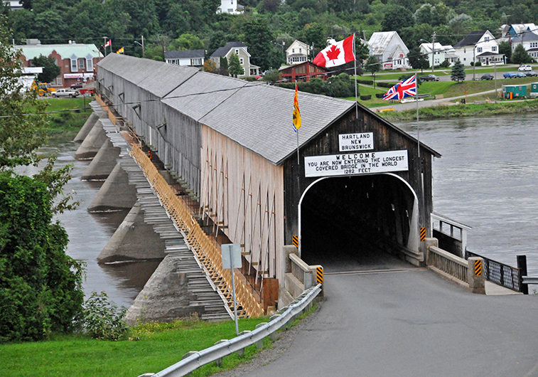 Hartland Covered Bridge, Hartland, NB | Photo: Dennis Jarvis, Wikimedia Commons
