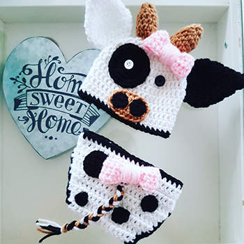 Handcrafted baby outfit (hat and bottoms) by Jazzz Handmade Creations, Gatineau, Québec